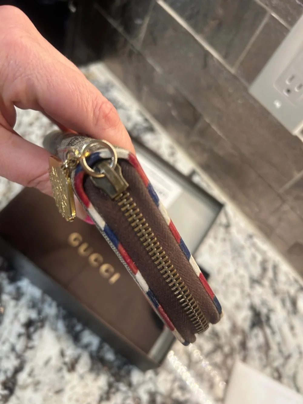 Gucci RARE GG Supreme Zip Wallet with Multicolor Embroidered Tiger and UFO - Picture 6 of 11